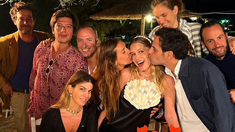 Ευγενία Νιάρχου: Γιόρτασε τα γενέθλιά της στην Ελλάδα – Η έκπληξη και η τούρτα-υπερπαραγωγή