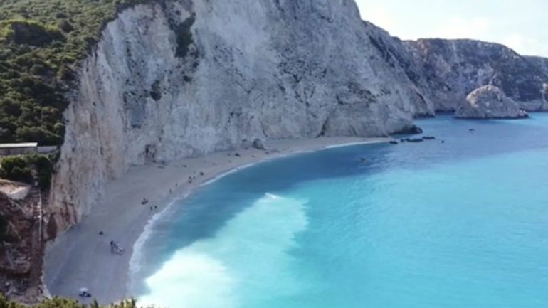 Δείτε από ψηλά την ελληνική παραλία που βρίσκεται στην κορυφή της λίστας με τις καλύτερες της Ευρώπης