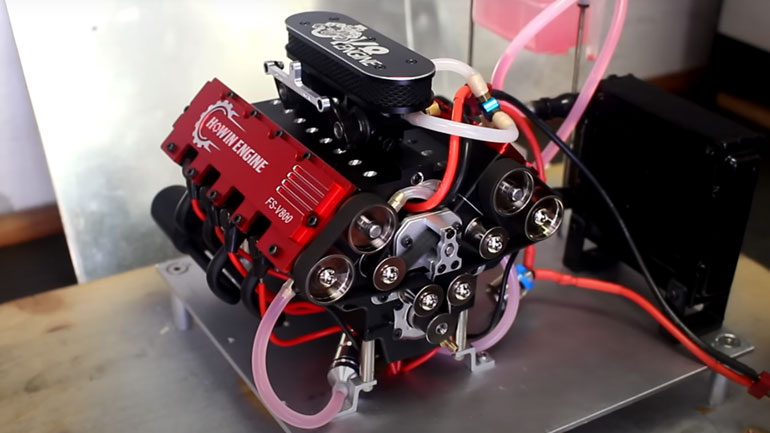 Ο μικρότερος V8 κινητήρας στον κόσμο που καίει νίτρο και κοστίζει 1.800 ευρώ