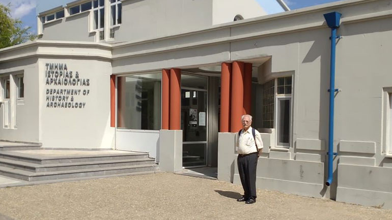 Δημήτρης Μουδατσάκης: Ο 88χρονος πτυχιούχος δεν θα παρευρεθεί στην ορκωμοσία του λόγω κορωνοϊού