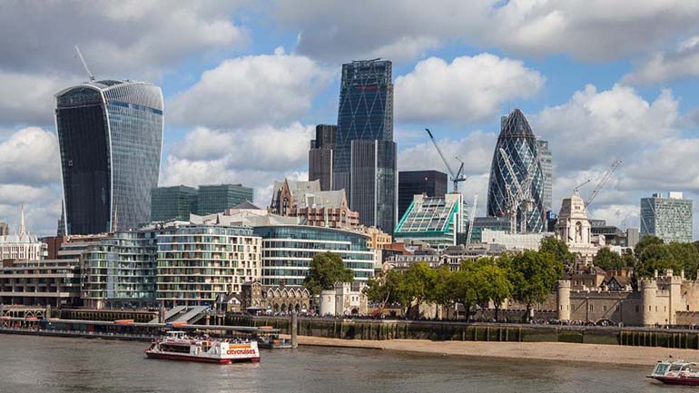 Η θερμοκρασία ξεπέρασε για πρώτη φορά τους 40 βαθμούς Κελσίου στη Βρετανία