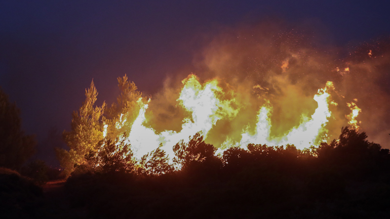 Διακοπή κυκλοφορίας στον κόμβο Λεύκτρου – Σπάρτης λόγω της φωτιάς στο Ρούτσι της Μεγαλόπολης Αρκαδίας