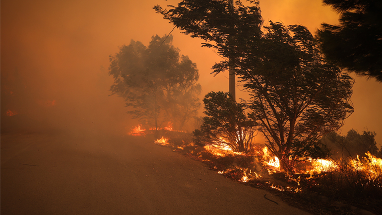 Ευαγ. Μπουρνούς – Δήμαρχος Ραφήνας: Η πυρκαγιά εξαπλώνεται σαν «χταπόδι»