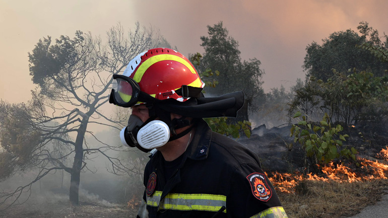Υπό έλεγχο η φωτιά στα Μέγαρα Υπό έλεγχο η φωτιά στα Μέγαρα