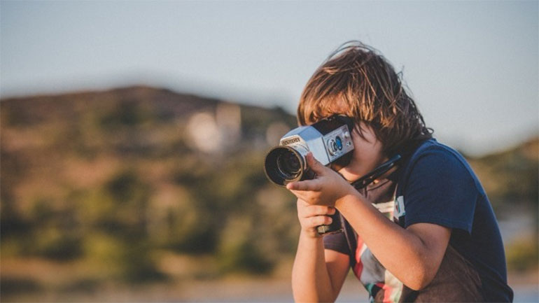 «Παίζουμε Κινηματογράφο;»: Ένα παραμύθι για ανήσυχα παιδιά από τη Cinemathesis