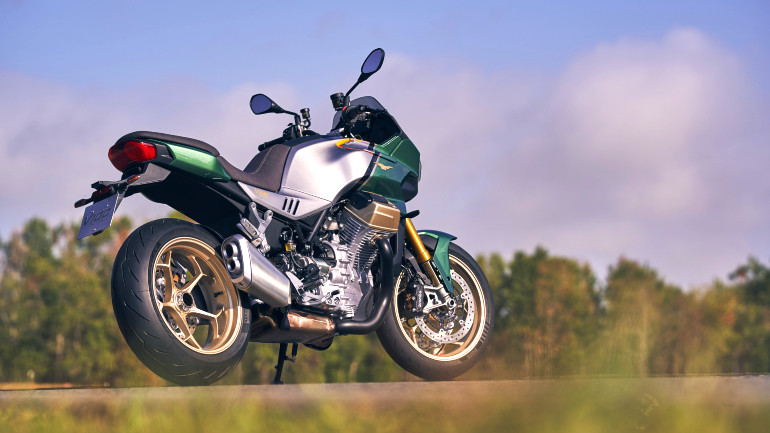 Η επανάσταση της Moto Guzzi αρχίζει από το V100 Mandello