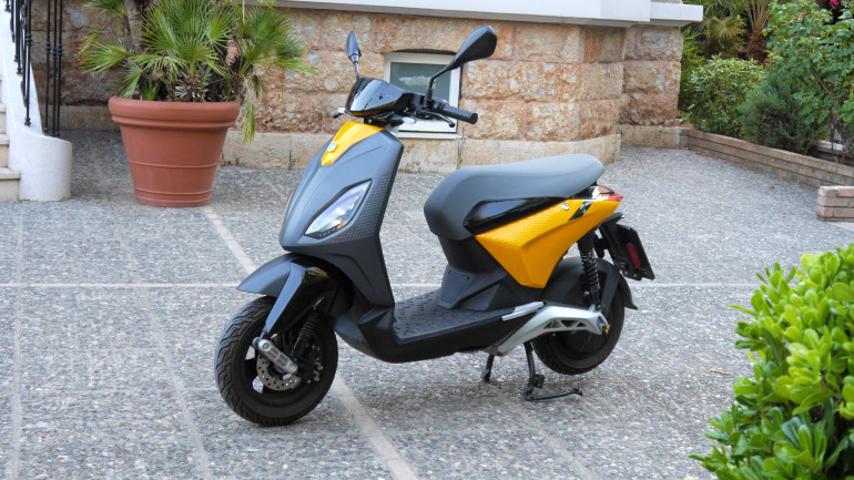 Εξαιρετικά μικρές διαστάσεις με άνετη σέλα και ποιοτικές αναρτήσεις.