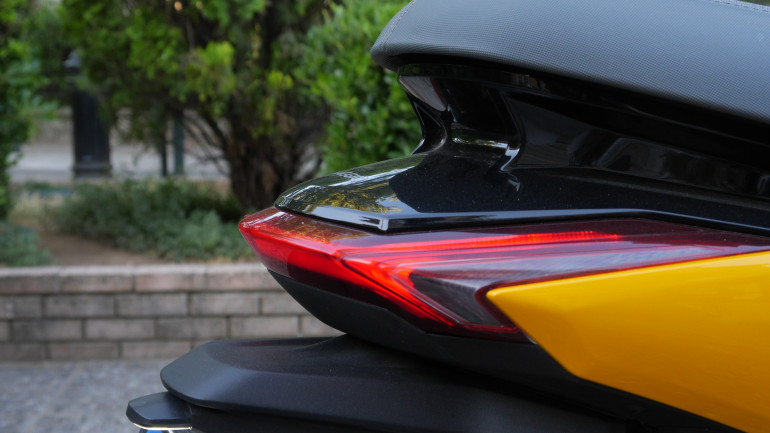 Χαρακτηριστικά LED φώτα πίσω.