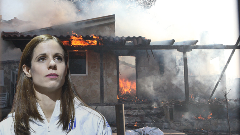 Καίγεται το σπίτι της Κατερίνας Στεφανίδη στην Παλλήνη