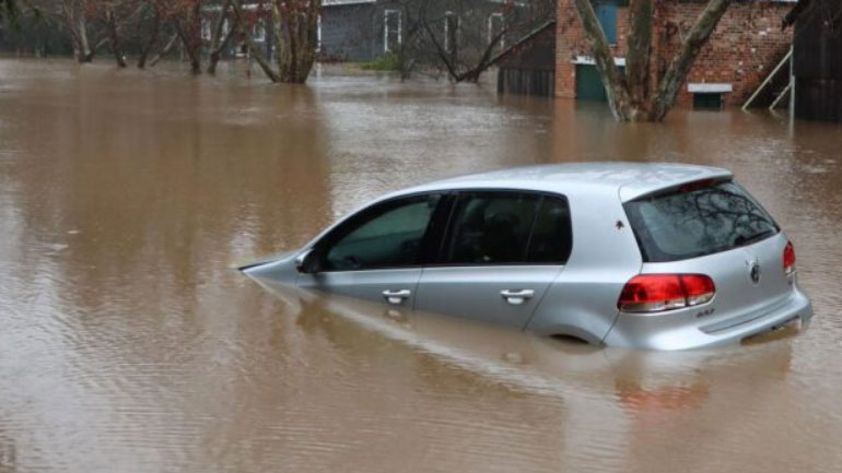 Τα νέα crash tests θα απαιτούν παράθυρα που ανοίγουν και μέσα στο νερό