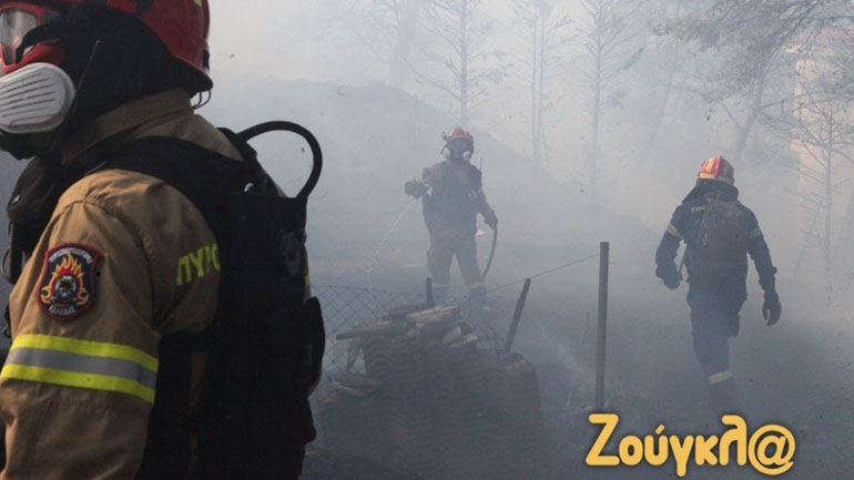 Σε ολονύχτια επιφυλακή οι δυνάμεις της Πυροσβεστικής σε Πεντέλη, Μέγαρα και Σαλαμίνα