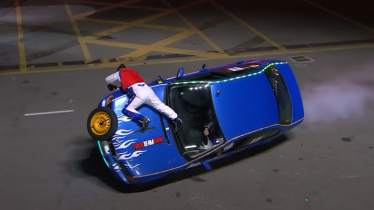 Κι όμως υπάρχει. Ρεκόρ Guinness για γρηγορότερη αλλαγή ελαστικού σε εν κινήσει όχημα