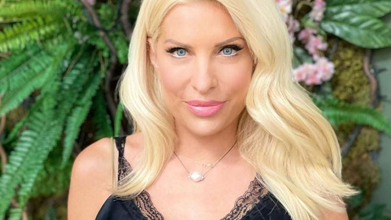 Ελένη Μενεγάκη: Η φωτογραφία με μαγιό απο την Άνδρο