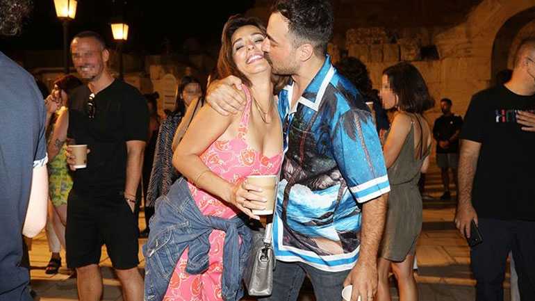 Κατερίνα Παπουτσάκη-Παναγιώτης Πιλαφάς: Φιλιά και αγκαλιές σε βραδινή τους έξοδο