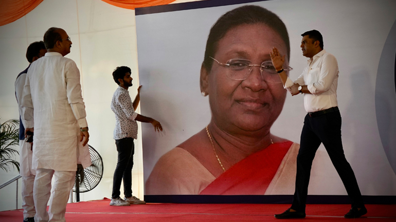 Η Ντραουπάντι Μούρμου εξελέγη πρόεδρος της Ινδίας