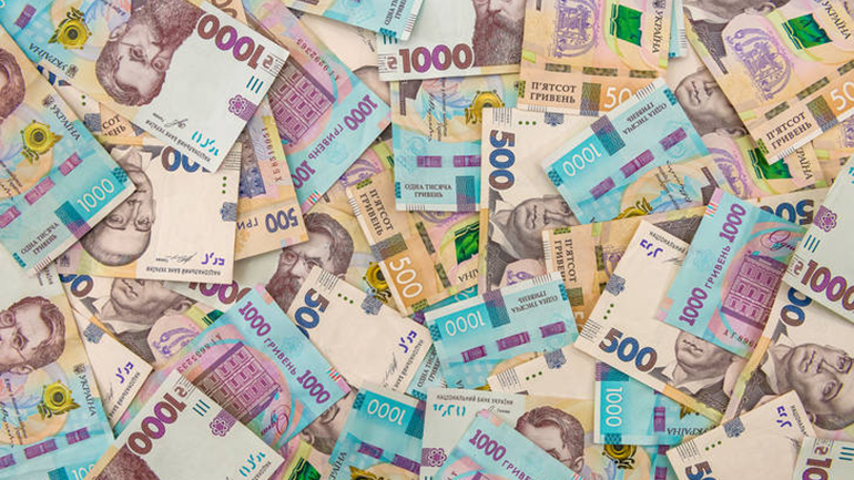 Ουκρανία: Η κεντρική τράπεζα υποτίμησε το εθνικό νόμισμα, τη χρίβνια, κατά 25% έναντι του δολαρίου