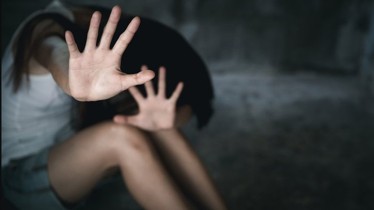 Εύβοια: Ξυλοκόπησε μέχρι λιποθυμίας τη σύζυγό του – Βγήκε αιμόφυρτη στο δρόμο