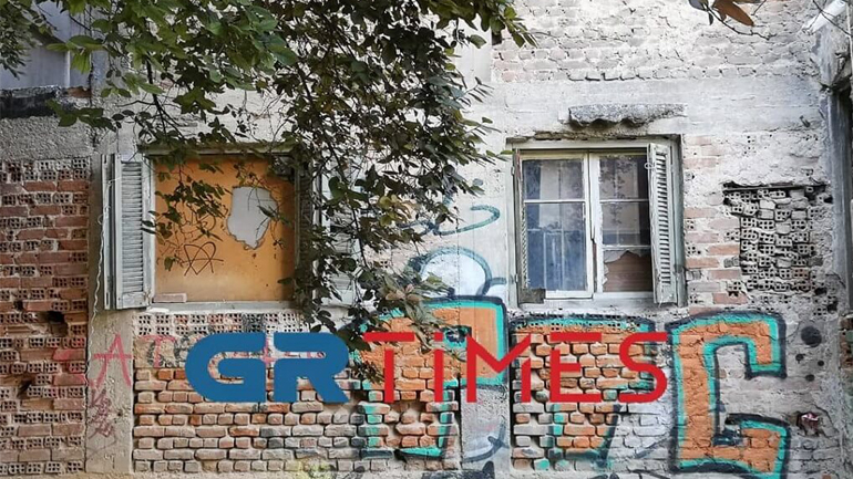 Θεσσαλονίκη: Ολοκληρώθηκε η επιχείρηση της ΕΛ.ΑΣ. στο υπό κατάληψη κτίριο «111» – Σφραγίζονται οι είσοδοι