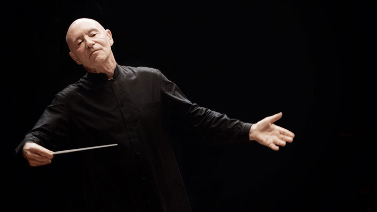 Ο Γερμανός  μαέστρος Χριστόφ Έσενμπαχ διευθύνει την Underground Youth Orchestra στο Μέγαρο Χορού Καλαμάτας