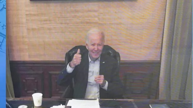 Ο Μπάιντεν… βήχει σε τηλεδιάσκεψη αλλά δηλώνει «είμαι καλύτερα απ’ όσο ακούγομαι!»