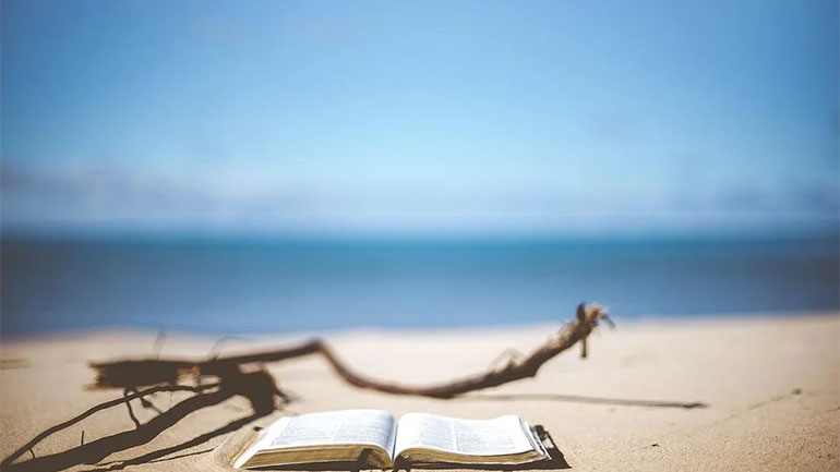 Πέντε ξένοι συγγραφείς για το καλοκαίρι