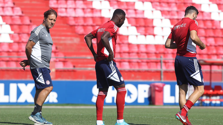 Ολυμπιακός: Προπόνηση προσομοίωση του αγώνα με τη Μακάμπι από τον Μαρτίνς