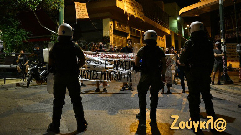 Ένταση στα Εξάρχεια – Σε 56 προσαγωγές και δυο συλλήψεις προχώρησε η ΕΛ.ΑΣ.