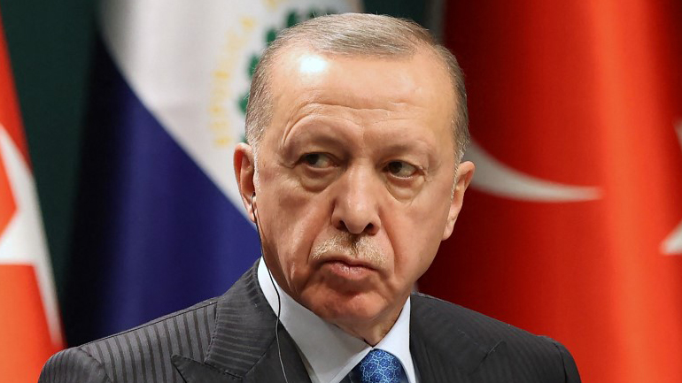 «Ο Μητσοτάκης δεν γνωρίζει τη Συνθήκη της Λωζάννης, αλλά θα τη μάθει» «Ο Μητσοτάκης δεν γνωρίζει τη Συνθήκη της Λωζάννης, αλλά θα τη μάθει»