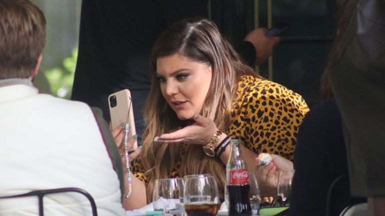 Δανάη Μπάρκα: «Κάποιες φορές με αγαπώ και με χαίρομαι, κάποιες άλλες κλαίω, κάποιες άλλες με κατακρίνω…»