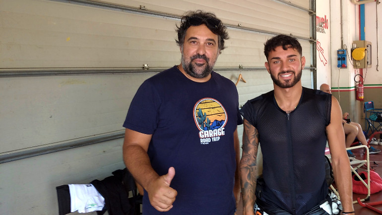 Με τον Dennis Foggia ο οποίος έκανε την προπόνησή του με μια Yamaha R1.