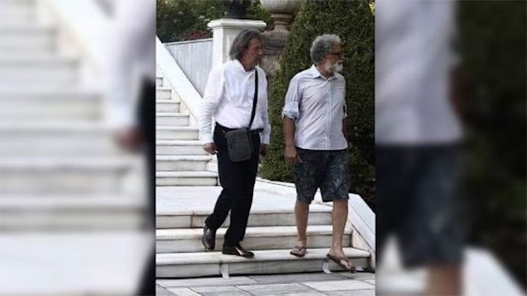 Η απάντηση του βιολιστή Στρατάκη για την εμφάνισή του στο Προεδρικό Μέγαρο με βερμούδα και σαγιονάρες