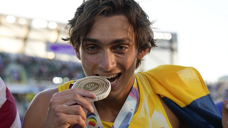 Έγραψε ιστορία στο Όρεγκον ο Ντουπλάντις – Διέλυσε το παγκόσμιο ρεκόρ στο επί κοντώ με τρομερό άλμα στα 6,21μ.