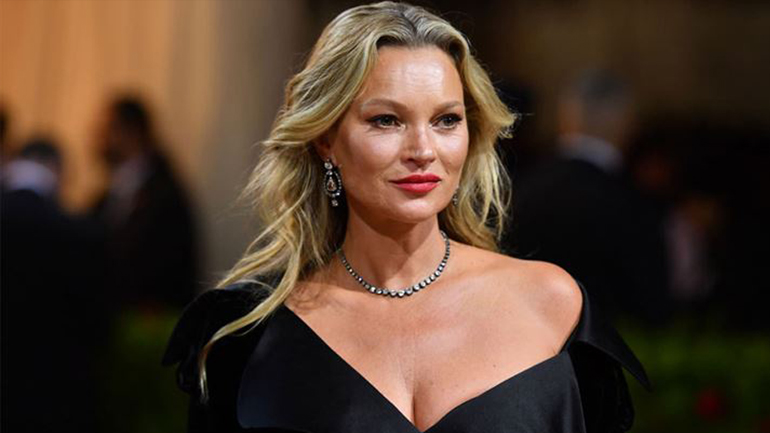 Kate Moss: Η εξομολόγηση για τις φωτογραφίες όπου κάνει χρήση ουσιών και έκαναν τον γύρο του κόσμου