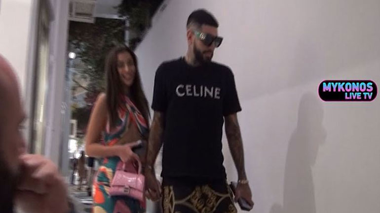 Snik: Χεράκι – χεράκι με τη νέα του σύντροφο στα σοκάκια της Μυκόνου