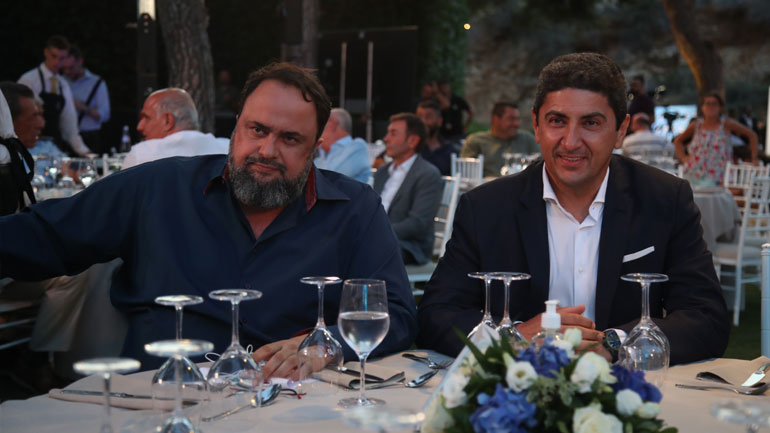 Ο πρόεδρος της ΠΑΕ Ολυμπιακός και της Super League, Βαγγέλης Μαρινάκης και ο Υφυπουργός Αθλητισμού, Λευτέρης Αυγενάκης