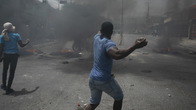 Αϊτή: Πάνω από 471 νεκροί, τραυματίες και αγνοούμενοι σε βίαια επεισόδια μεταξύ συμμοριών
