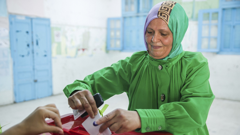 Δημοψήφισμα στην Τυνησία: Στο 27,54% ανήλθε η συμμετοχή – Το 93% υπέρ του νέου Συντάγματος