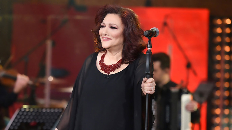 Ελένη Βιτάλη: Mεταφέρθηκε εσπευσμένα στο νοσοκομείο μετά από έντονους πόνους κατά τη διάρκεια συναυλίας της