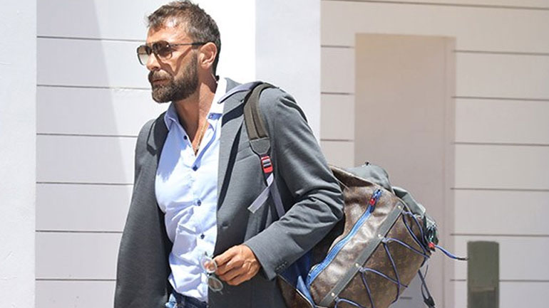 Θύμα διάρρηξης ο Γιάννης Μαρακάκης – Δίνει γενναιόδωρη αμοιβή σε όποιον του φέρει πίσω την τσάντα