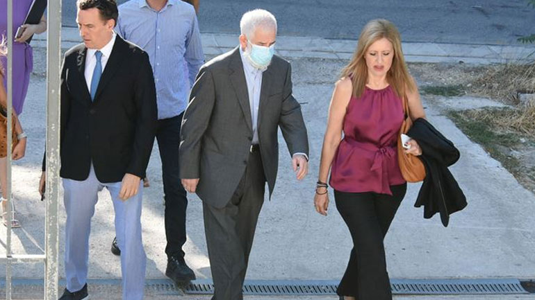 Δίκη Πέτρου Φιλιππίδη – Φραστική επίθεση έξω από τα δικαστήρια