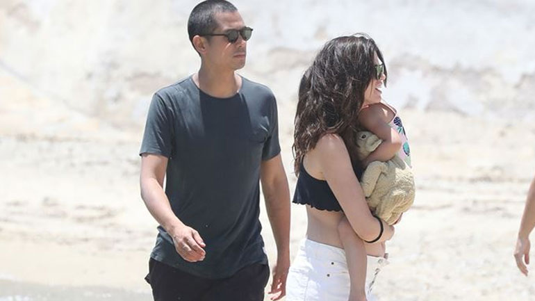 Σωτήρης Κοντιζάς: Διακοπές στη Σχοινούσα με τη σύζυγό του και τα τρία τους παιδιά! (φωτογραφίες)