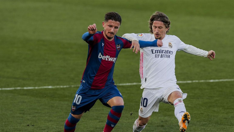 «Σε συζητήσεις με τη Λεβάντε για τον Μπάρντι ο Ολυμπιακός»