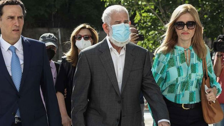 Πέτρος Φιλιππίδης: Μπήκε από την πίσω πόρτα σήμερα στο δικαστήριο μετά τη χθεσινή φραστική επίθεση