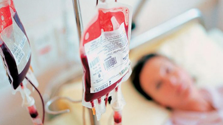 Βρετανία: Επικεφαλής δημόσιας έρευνας για σκάνδαλο μολυσμένου αίματος ζητεί να δοθούν αποζημιώσεις στα θύματα