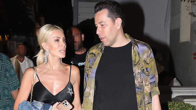 Κατερίνα Καινούργιου: Νυχτοπερπατήματα στα σοκάκια της Μυκόνου Κατερίνα Καινούργιου: Νυχτοπερπατήματα στα σοκάκια της Μυκόνου