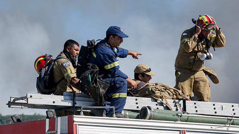 Κόρινθος: Σε ύφεση η φωτιά στην περιοχή Λίμνη Δασίου στο Ξυλόκαστρο