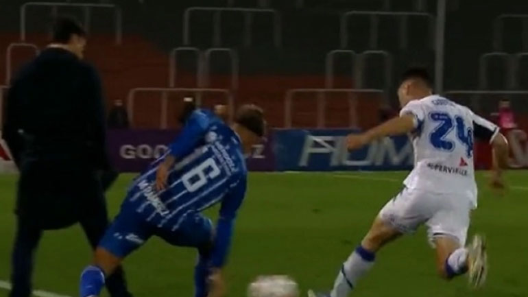 Απίστευτο: Προπονητής στην Αργεντινή έβαλε… τρικλοποδιά σε παίκτη της αντιπάλου ομάδας!