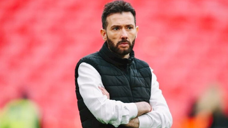 Αναλαμβάνει τον Ολυμπιακό ο Κορμπεράν