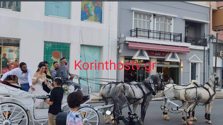 Η νύφη έκανε τη διαφορά στην Κόρινθο – Πήγε στην εκκλησία με… άμαξα συνοδεία καβαλάρηδων