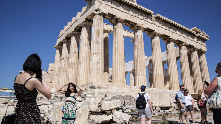 Περισσότεροι από 16.000 τουρίστες κάθε ημέρα στην Ακρόπολη Περισσότεροι από 16.000 τουρίστες κάθε ημέρα στην Ακρόπολη